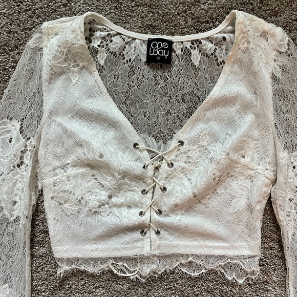 One Way Small White Floral Pattern Lace-up Top - Picture 5 of 14